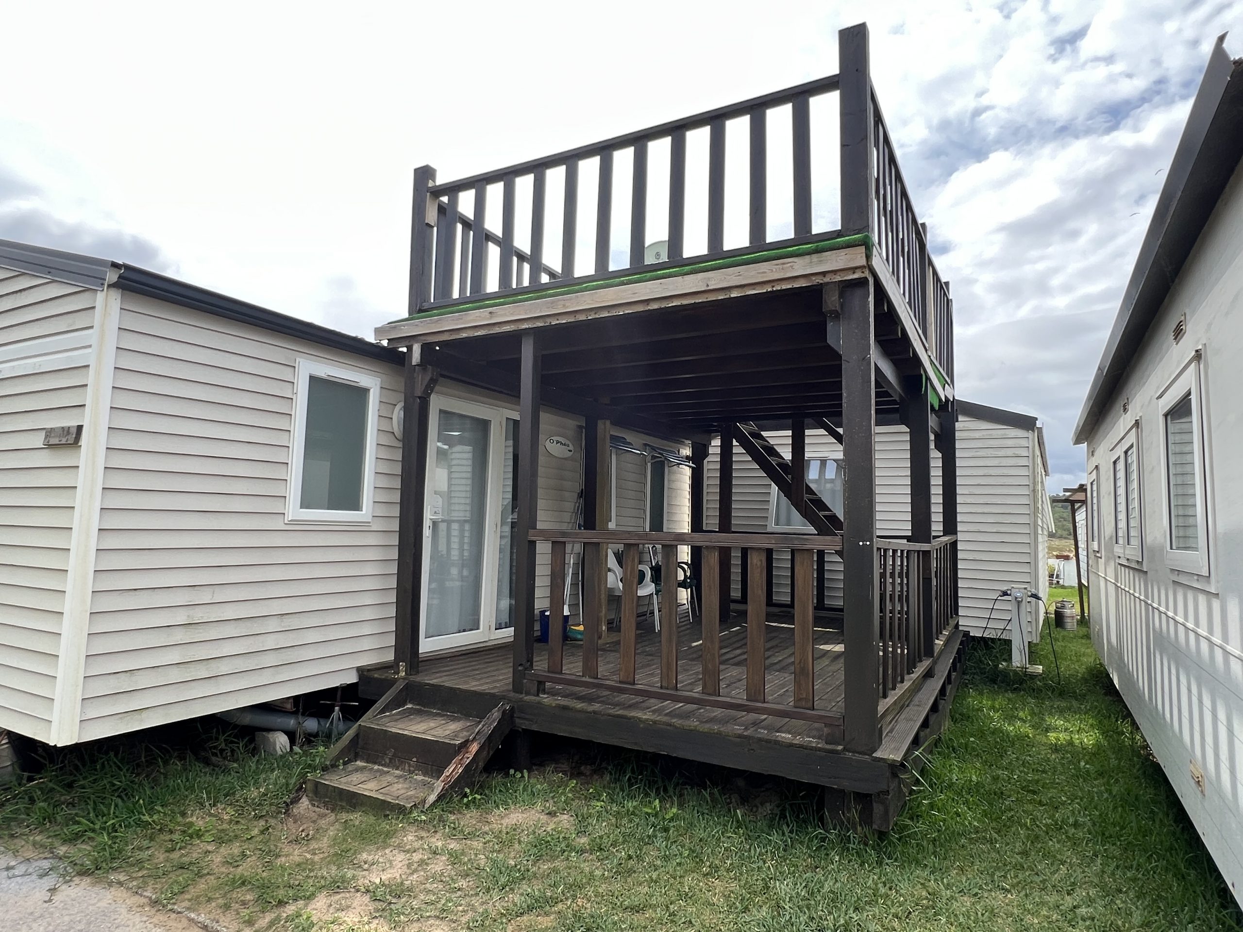 Terrazas de madera a medida para mobil home 2 Exterior de una terraza de madera de dos niveles