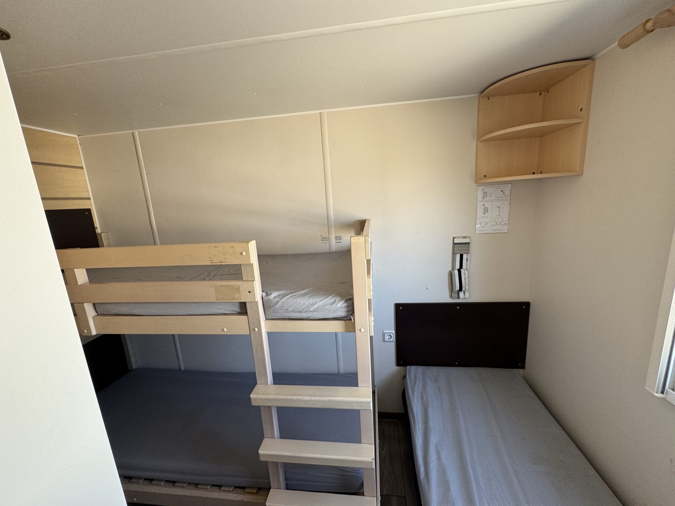 IRM Villanova 6 Dormitorio con literas y cama individual del IRM Villanova
